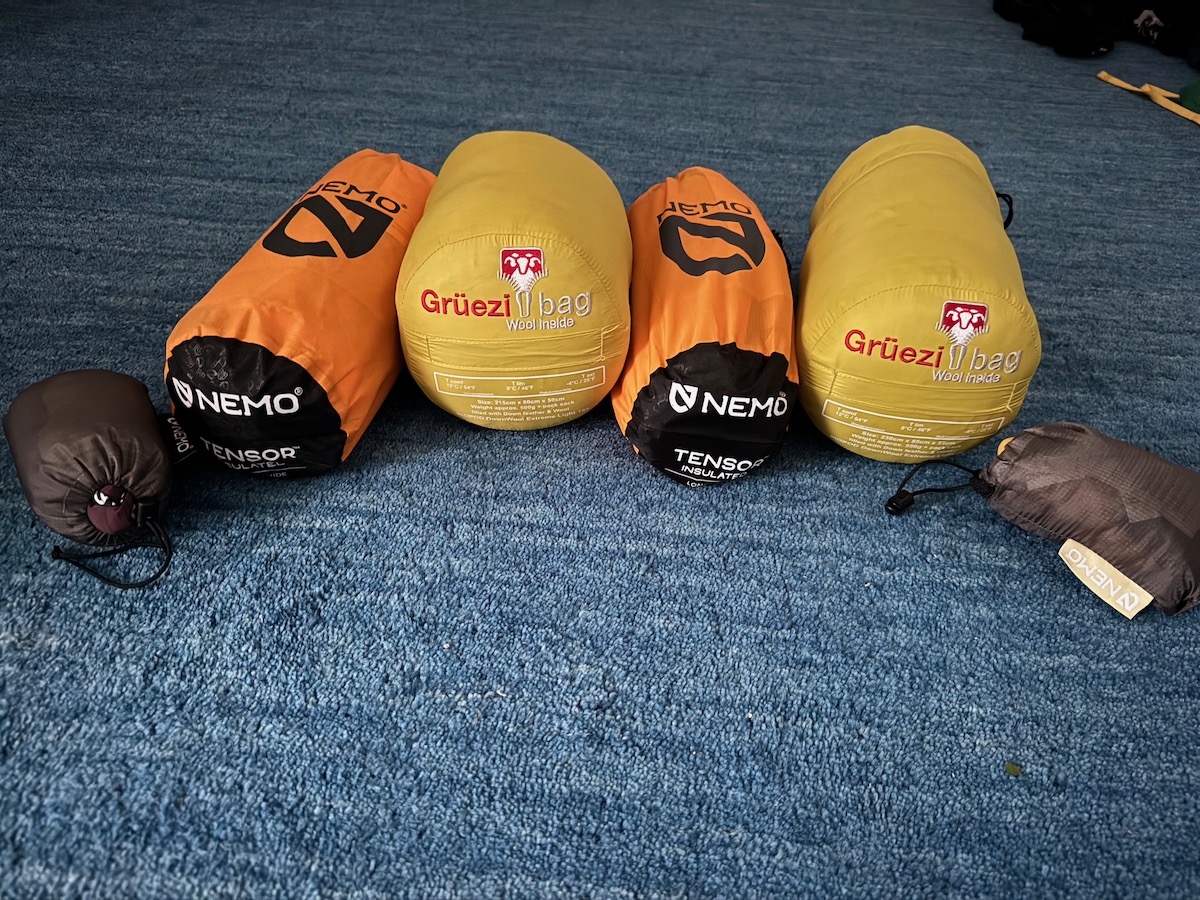 Unsere Schlafsäcke von Grüezi bag und Matten von NEMO