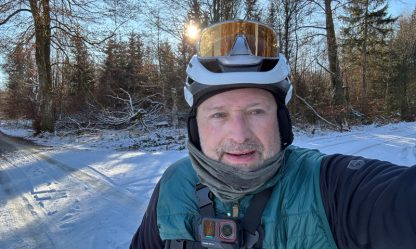 LUMOS Ultra Mips mit Wintermütze