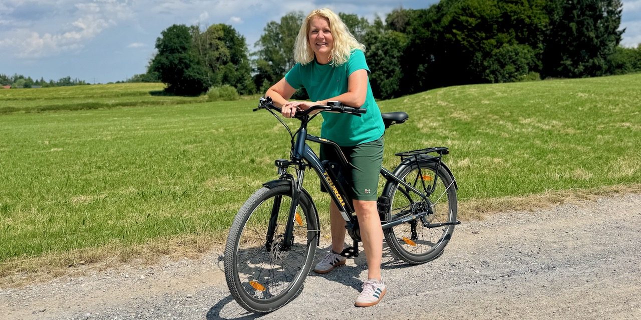 Touroll MA2 im Test – City-Cruiser mit Power Das Touroll MA2 ist ein rundes Paket für alle, die ein stylisches, komfortables und unkompliziertes City-E-Bike suchen. Perfekt für Pendler, Feierabendrunden oder Touren ins Grüne – mit guter Technik zum fairen Preis.