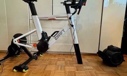 Zwift Ride Indoor Bike Setup im Raum – kompletter Aufbau