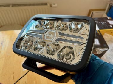 HELLA ValueFit Blade Black LED Zusatzscheinwerfer – 9 Zoll rechteckig, Detailansicht