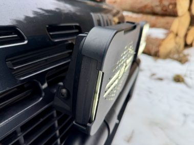 HELLA Schutzkappe am Zusatzscheinwerfer – montiert am Fiat Ducato, Seitenansicht