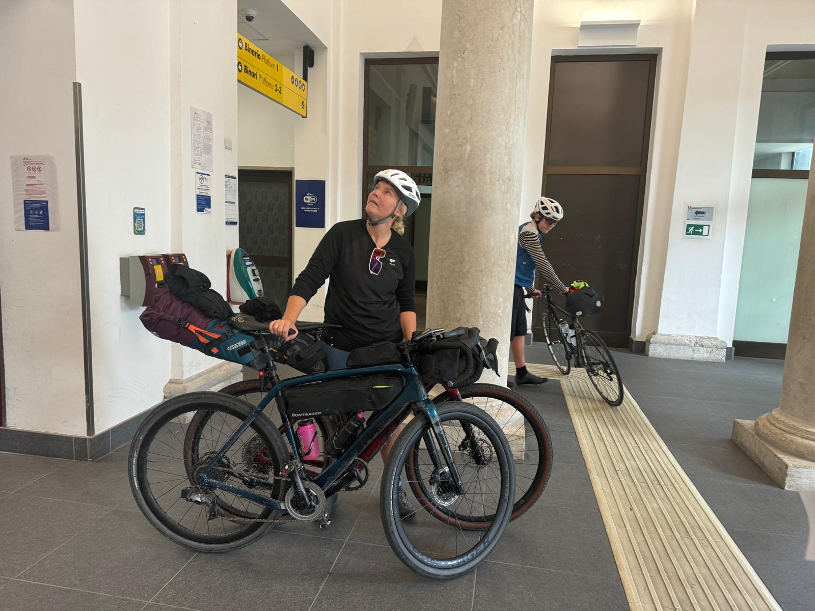 rueckreise-alpencross-mit-dem-zug-bahnhof-rovereto Rücktransport Alpencross mit der Bahn