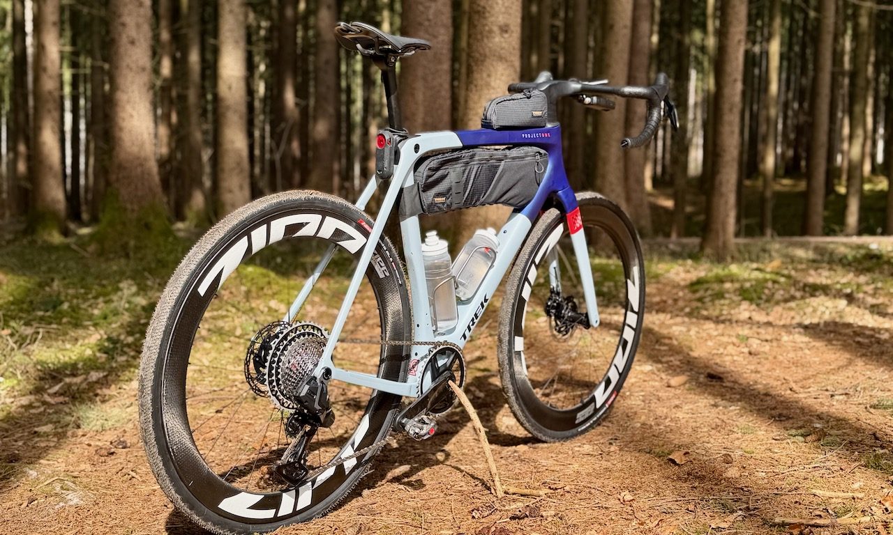 Trek Checkmate Project One – Matte Hex Blue / Plasma Grey Pearl