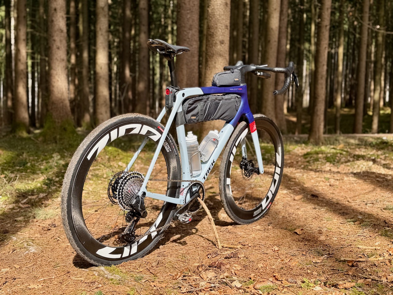 trek-checkmate-2026-1x13_sram_xplr_axs - 13 Trek Checkmate Project One – Matte Hex Blue / Plasma Grey Pearl