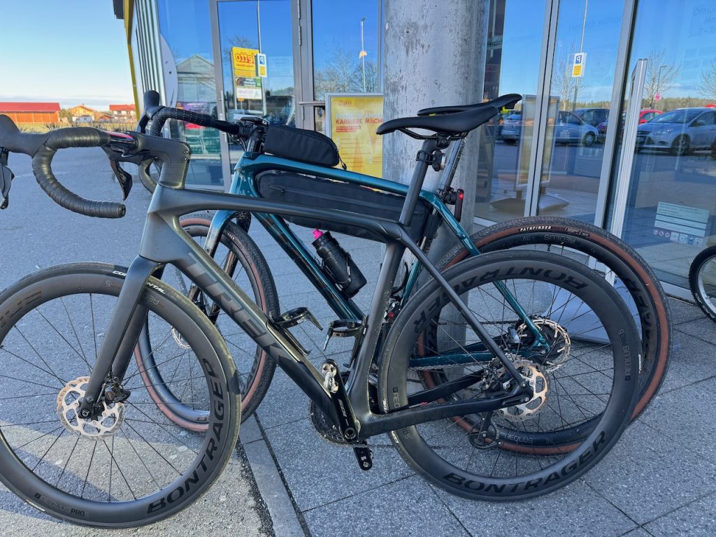 Trek Domane und Trek Checkpoint Trek Domane und Trek Checkpoint