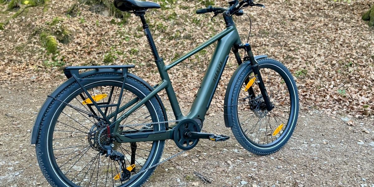 Aventon Trava ADV Detailansicht – Rahmen und Akku Aventon Trava ADV Rahmen Akku Detail – Trekking-E-Bike Verarbeitung