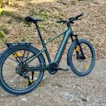 Aventon Trava ADV Rahmen Akku Detail – Trekking-E-Bike Verarbeitung