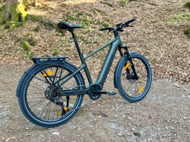 Aventon Trava ADV Rahmen Akku Detail – Trekking-E-Bike Verarbeitung