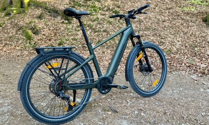 Aventon Trava ADV Rahmen Akku Detail – Trekking-E-Bike Verarbeitung