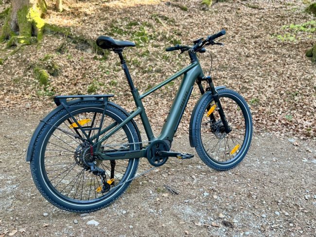 Aventon Trava ADV Rahmen Akku Detail – Trekking-E-Bike Verarbeitung