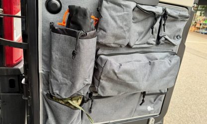 your GEAR Ortles L Organizer für Kastenwagen Hecktür rechts und links – Wohnmobil Stauraumtasche mit 7 Reißverschlusstaschen & Flaschenhalter – Camping Utensilientasche robust & ohne Bohren – Van Zubehör