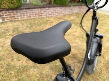 Gepolsterter Sattel des Evercross EK6 Ultra