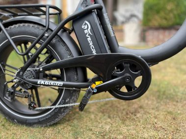 Hinterradnabenmotor und Shimano-Schaltung am Evercross EK6 Ultra