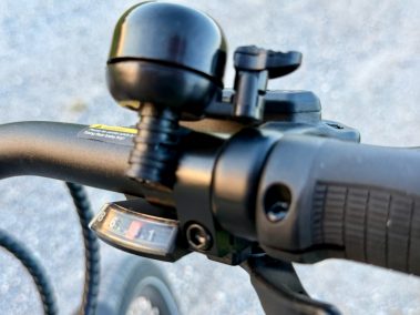 Himiway A7 2.0 – Klingel, Inline-Display und Tektro-Bremsgriff am Lenker