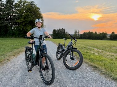 Himiway A7 2.0 und D5 2.0 als Pärchen-Kombination bei Sonnenuntergang