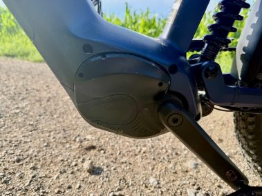 MapFour Roam Frontkorb montiert am Lenker für schnellen Zugriff