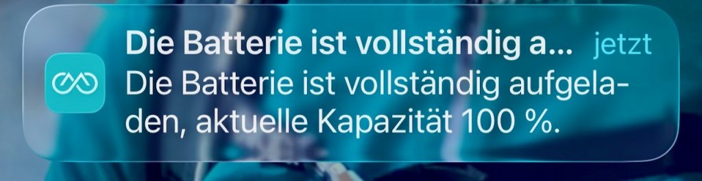 MapFour Roam App Benachrichtigung Batterie vollständig aufgeladen 100 Prozent