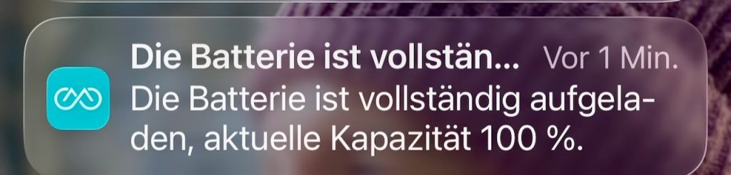 MapFour Roam App Sperrbildschirm Benachrichtigung Batterie vollständig aufgeladen 100 Prozent