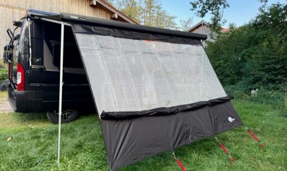 your GEAR Phoenix Multicover aufgebaut – Frontansicht auf der Wiese