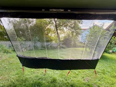 your GEAR Phoenix Multicover Frontansicht – Silver-Black-Mesh vollständig aufgespannt