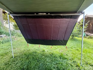 Blick von innen durch das Silver-Black-Mesh – freie Sicht nach außen trotz Sichtschutz