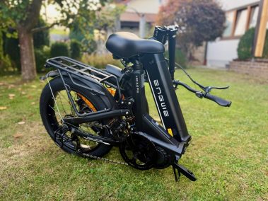 Gefaltetes ENGWE L20 3.0 Pro mit Gepäckträger, Kettenblatt und Mittelmotor