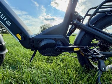 Bafang Mittelmotor am Tretlager des ENGWE L20 3.0 Pro mit Hinterbau und Gepäckträger