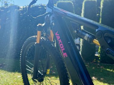 Bremsscheibe und Nabe des Vakole EMT29 12S E-MTB im Detail