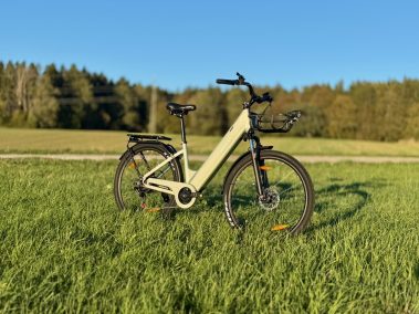 Velopro C1 Pro E-Bike Test – Blick auf das Steuerrohr und den Rahmenaufkleber