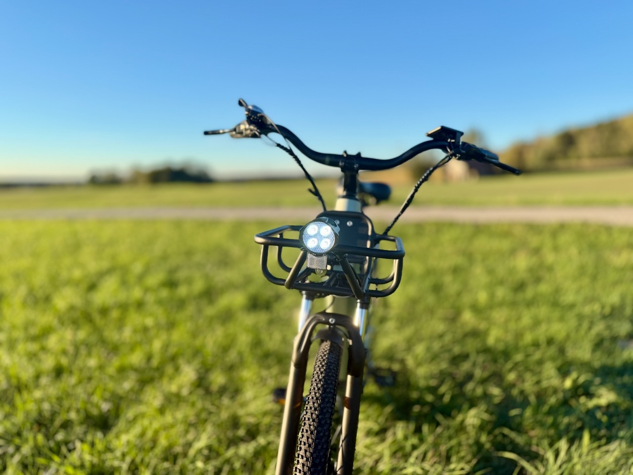 Velopro C1 Pro E-Bike Test – Julia bei der ersten Testfahrt